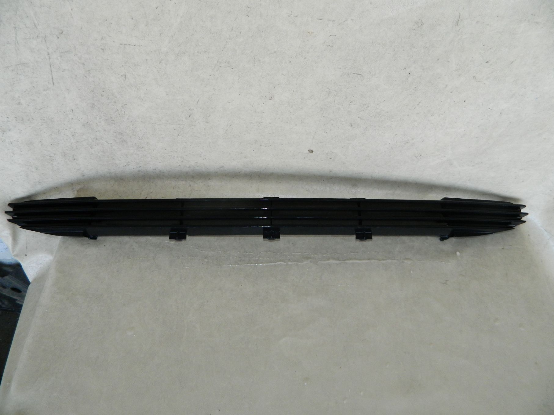 Grila intre proiectoare, Ford Fiesta, 95-99, 96FB-17B968-AC