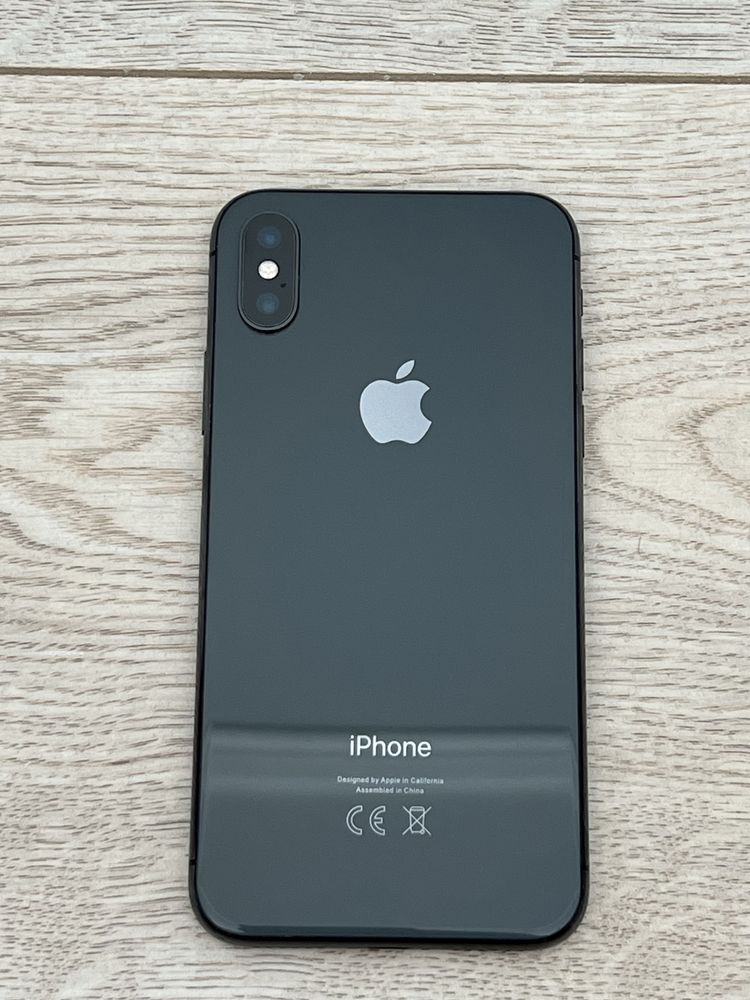 Продам IPhone X (10)