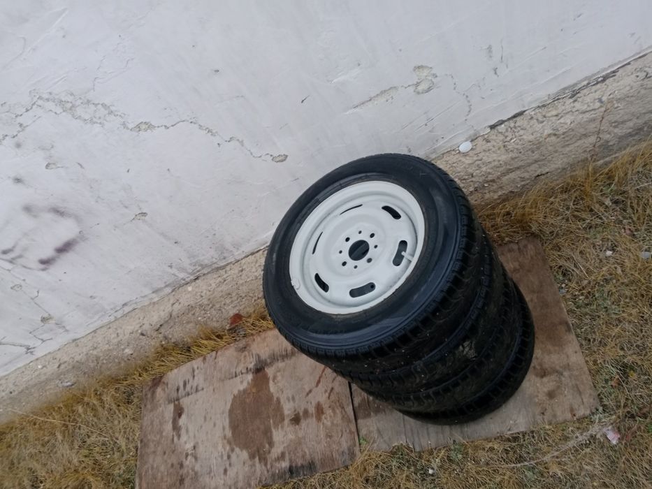 Продам зимние шины на р13 готовые