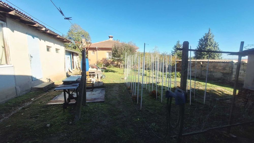 продавам къща в село Осеново