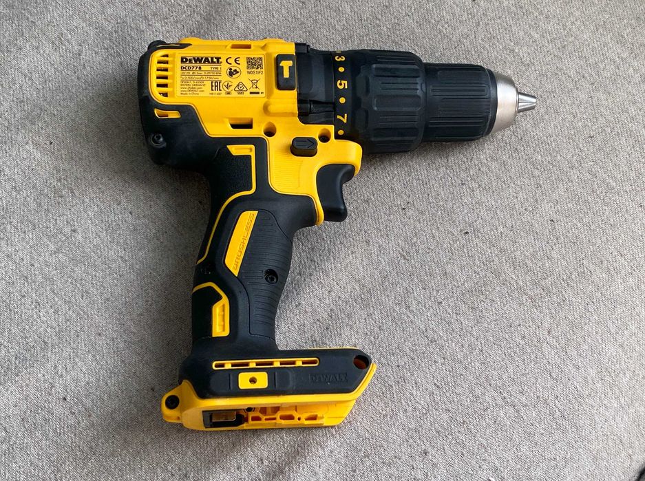 Masina de gaurit si insurubat cu percutie brushless Dewalt DCD778 corp
