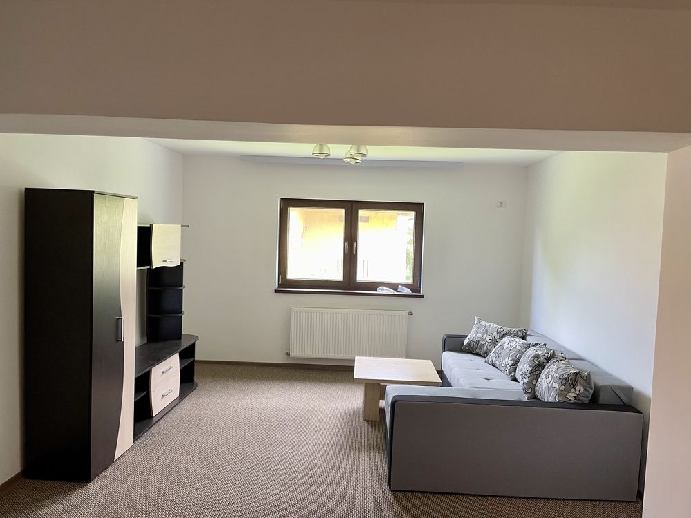 Inchirez apartamente / garsoniere cu parcare privata in Caransebeș