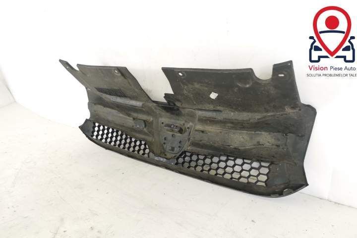 Grila Centrala Radiator Originala In Stare Buna Dacia  Logan  2 [2013