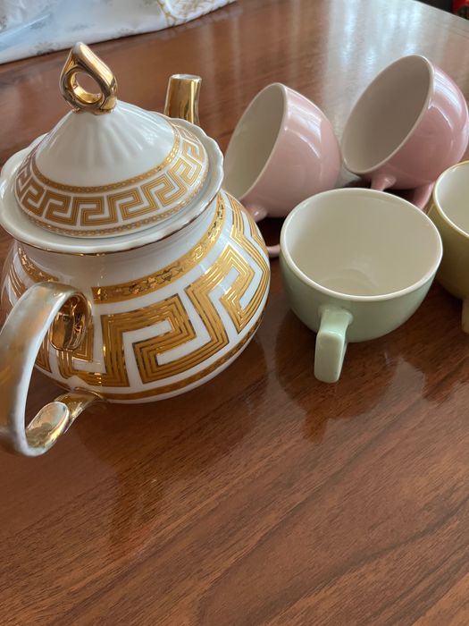 Чайник с чашками