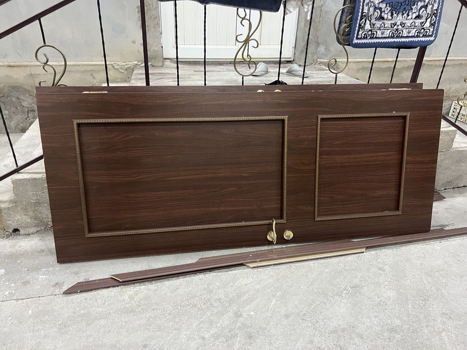 Taxta eshik sotiladi 8ta karobkalari bor