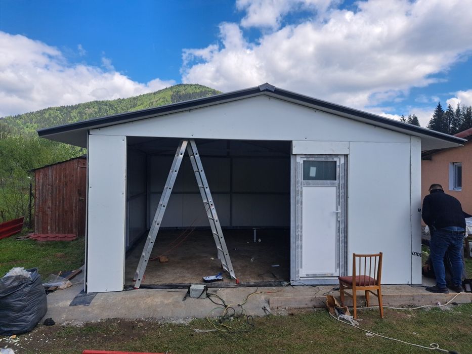 Garaje auto modulare pe structura metalica si panouri sandwich