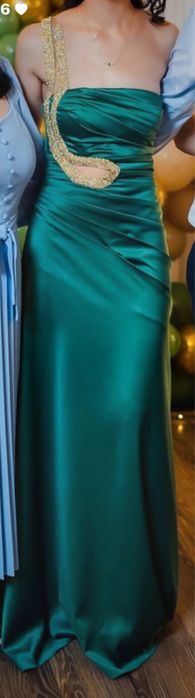 Vand rochie facuta pe comanda, corespunde cu marimea S