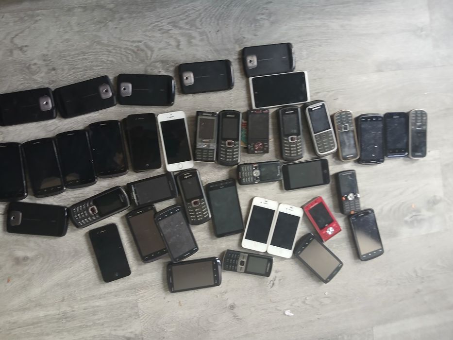 Vând un lot de telefoane de colecție diferite modele