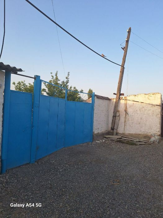 Hovli sotiladi srochna 60.000$ kelishiladi