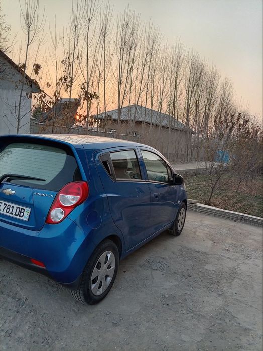 Avtomobil Spark sotiladi