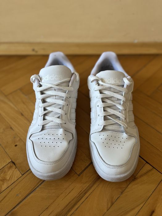 Обувки Adidas бял цвят