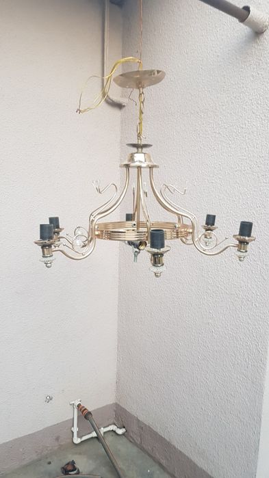 Продаеться   люстры