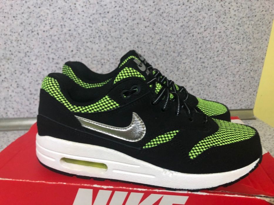 ОРИГИНАЛНИ *** Nike Air Max 1 Le Gs "Black Silver Volt"