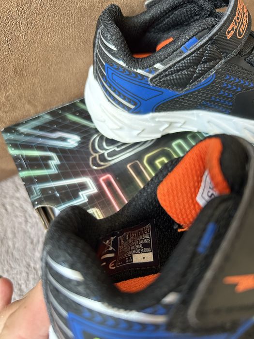 Детски светещи маратонки Skechers 21 номер