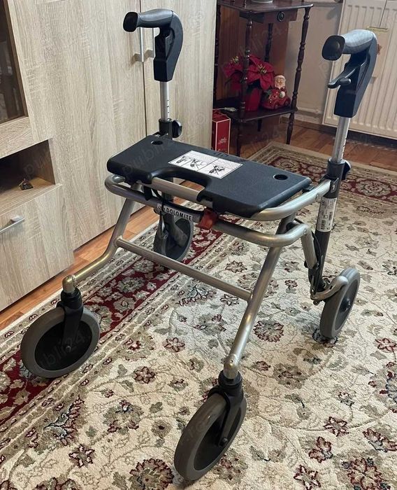 Vand Cadru de mers cu roti (rolator) Pliabil cu frane si sezut