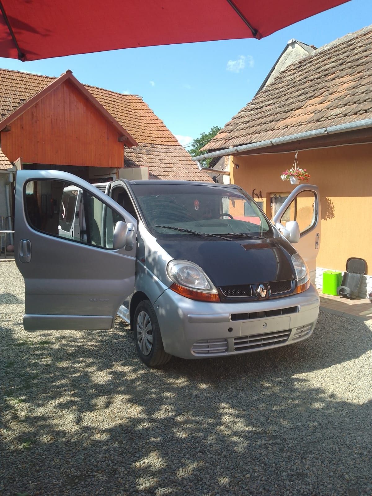 Renault trafic 1,9 refacut total fără rugină