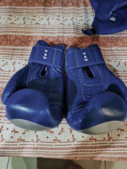 Перчатки и шлем новые вессинг