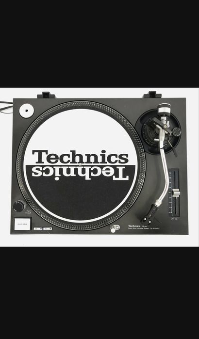 Technics SL-1210 MK2 + Case Flight + 2 Doze