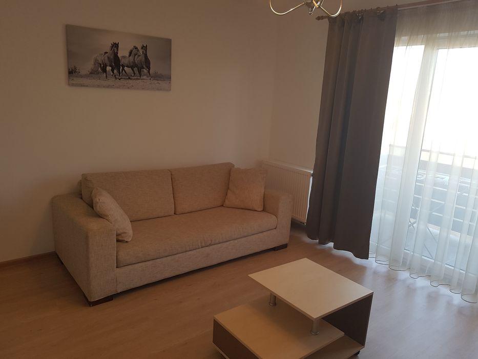 Particular închiriez apartament cu 2 camere în Avangarden 3