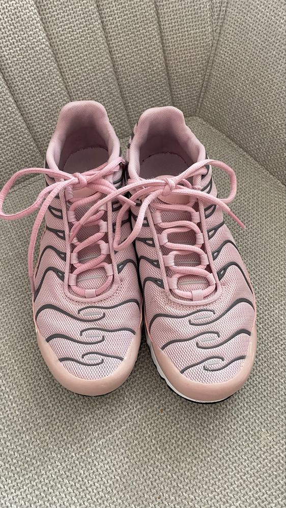 Маратонки Nike Tuned 1