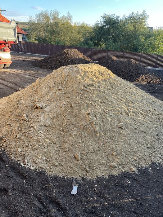 Pamant negru vegetal si nisip natural
