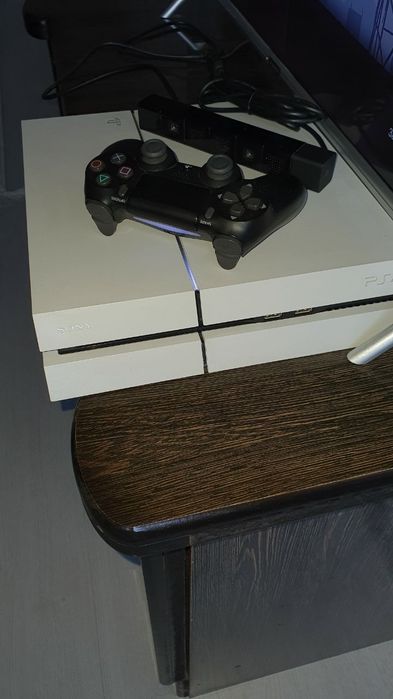Playstation 4 sotiladi