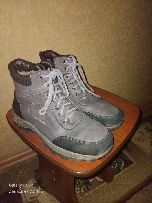 Продам зимнюю обувь