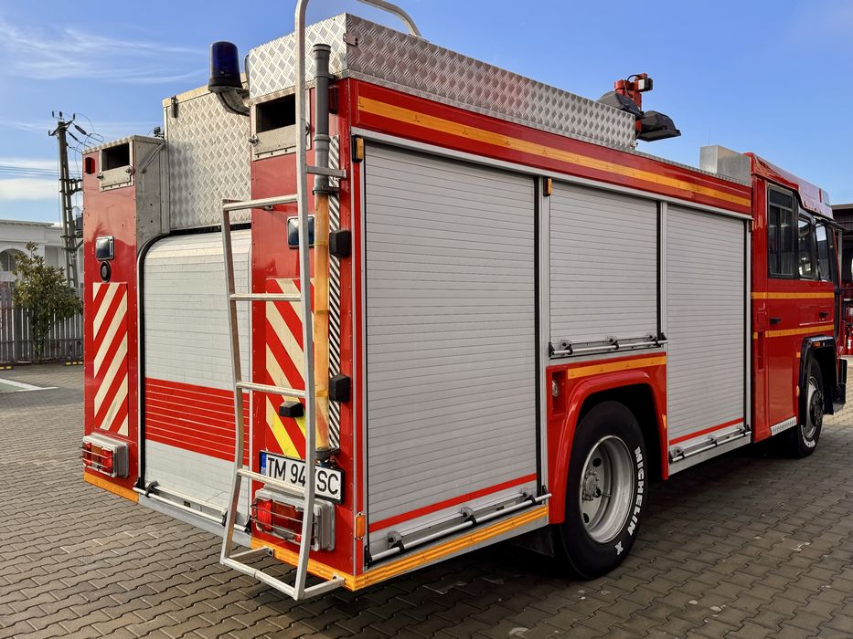 Mașina de pompieri VOLVO FL6 automată, înmatriculată și echipată