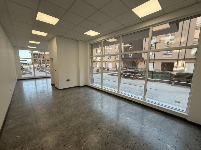 Дава се под наем Магазин в Пловдив, Христо Смирненски - 48 кв.м за 400 € - Снимка #2