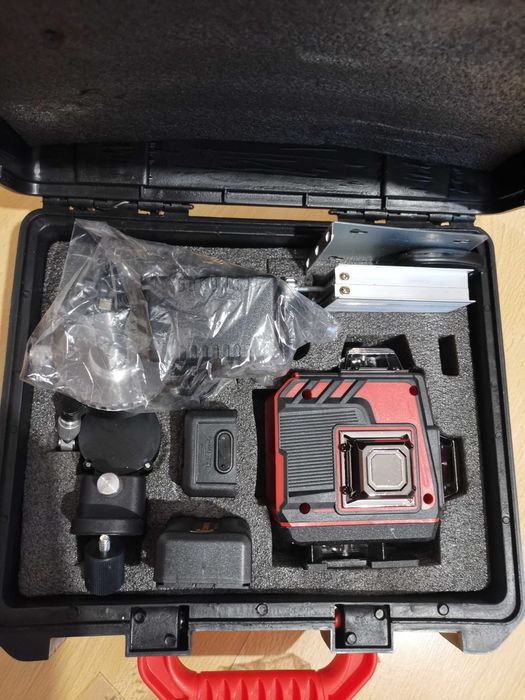 Nivela laser 16 linii, 2 acumulatori,suporți, trepiedmini