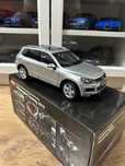 macheta volkswagen touareg 1:18 Kyosho