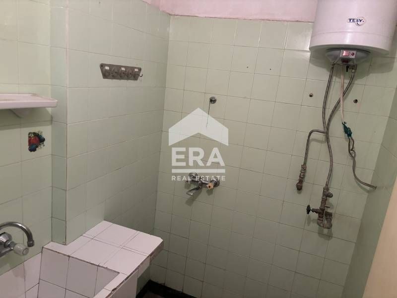 Продава се Четиристаен апартамент в Варна, Център - 100 кв.м за 2430 €/кв.м - Снимка #11