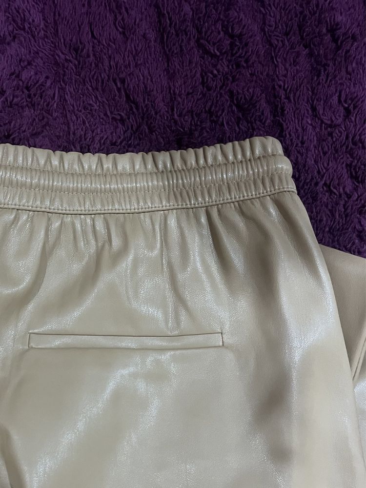 pantaloni piele zara