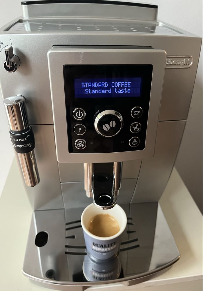 Delonghi ECAM 23.420.SB - 6 месеца гаранция! Перфектно състояние!