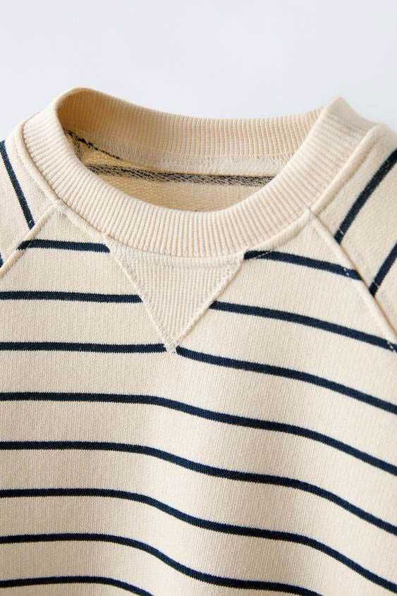 Чисто нов топъл и стилен суитшър на марката ZARA.