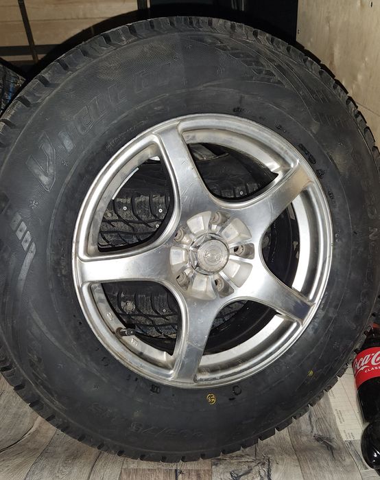 Продам комплект дисков с шипованной резиной