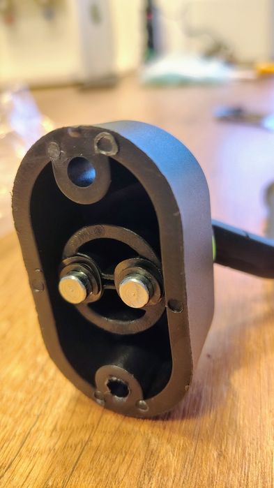 Нова стойка за китара - стенна