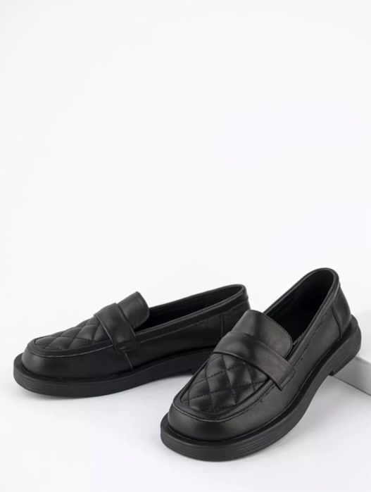 Продам кожаные лоферы на литой подошве, размер 40, в хорошем состоянии