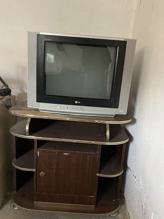 телевизор с подставкой