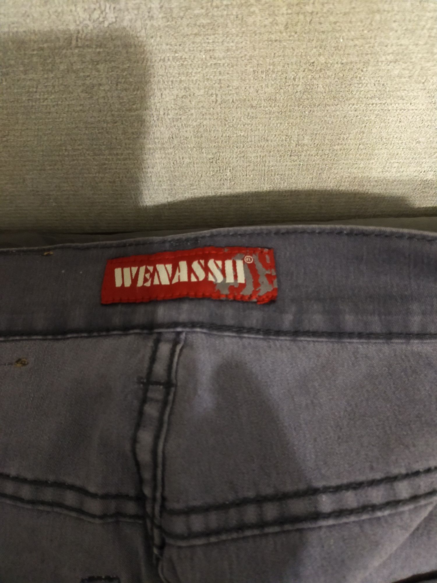 Продам джинсы.Новые,серого цвета