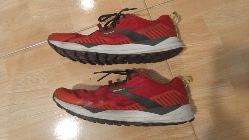 Adidasi alergare Brooks, talpa Trail Tack cu crampoane si amortizare