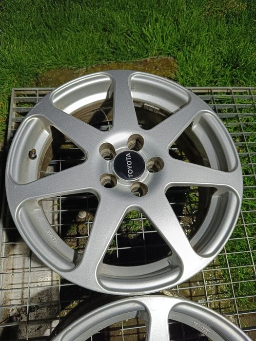 Vand 2 jante originale Toyota