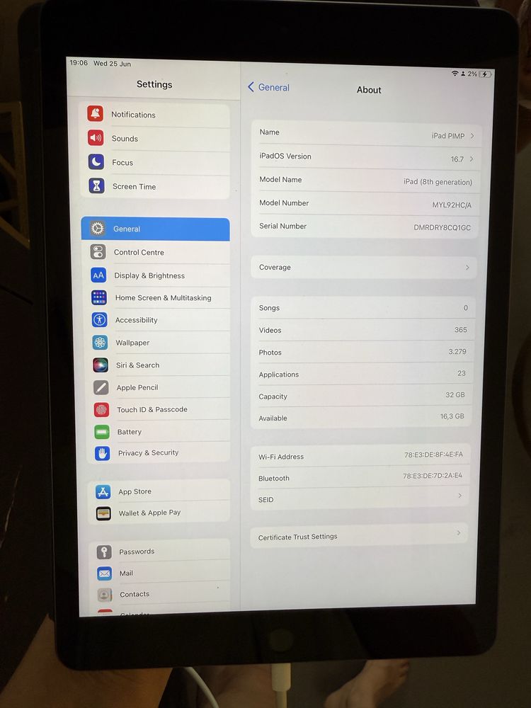iPad generatia 8 32 GB