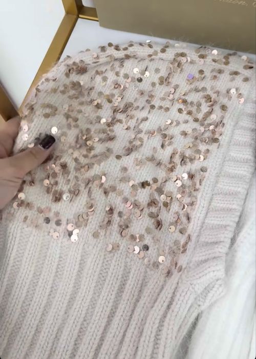 Капор женский из ангоры.