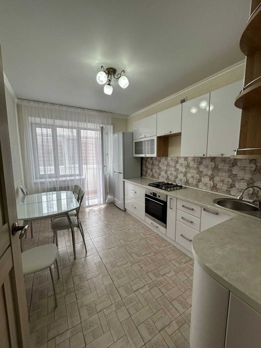 1 комнатная на 2 этаже самый центр