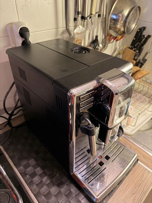 Продавам кафе автомат Saeco Incanto, в отлично състояние