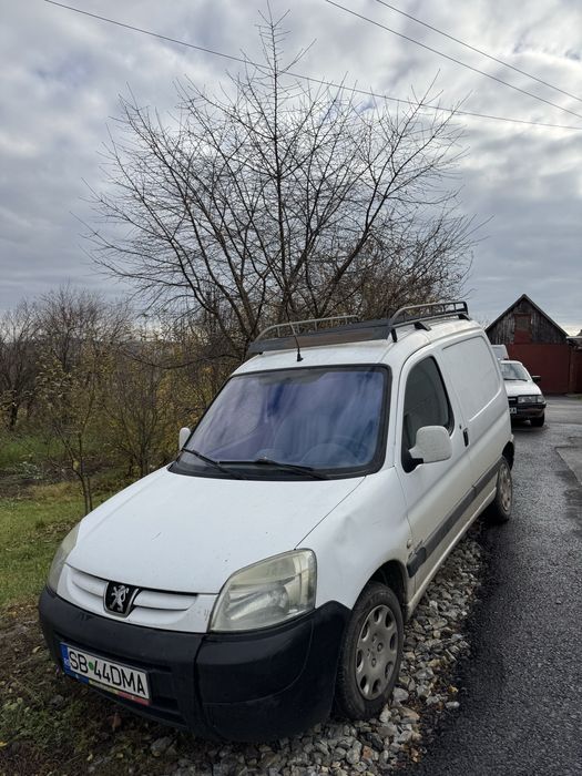 Vând Peugeot Partner.