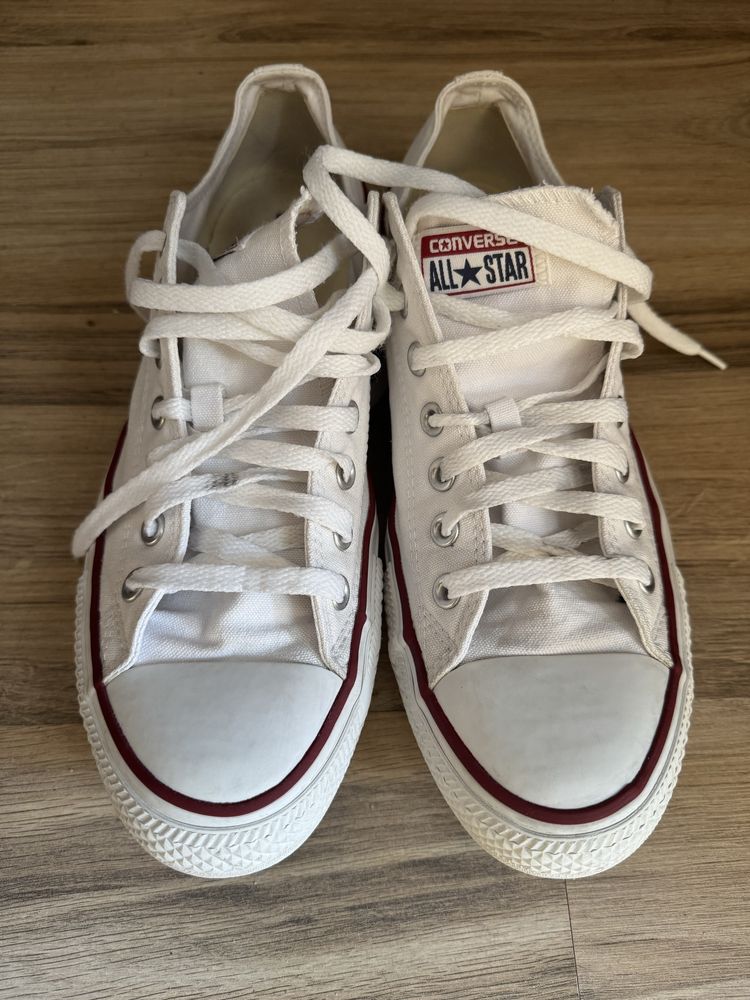 Оригинални бели кецове кецове Converse ! 45 н