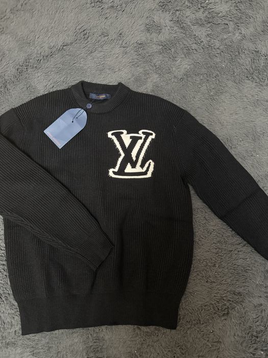 pulover lv (mai multe detalii in privat)