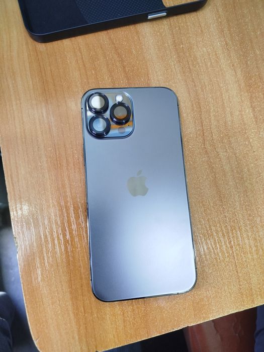 13pro max sotiladi holati ideal, aybi yoʻq usta koʻrmagan, karobka bor